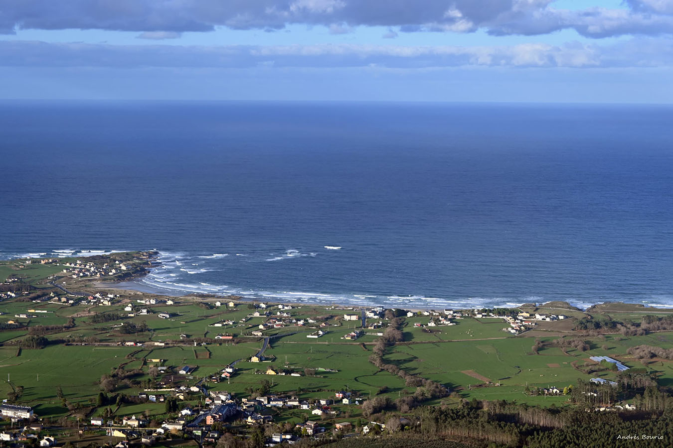 O subir al monte Comado para poder disfrutar de unas espectaculares vistas de toda la costa.