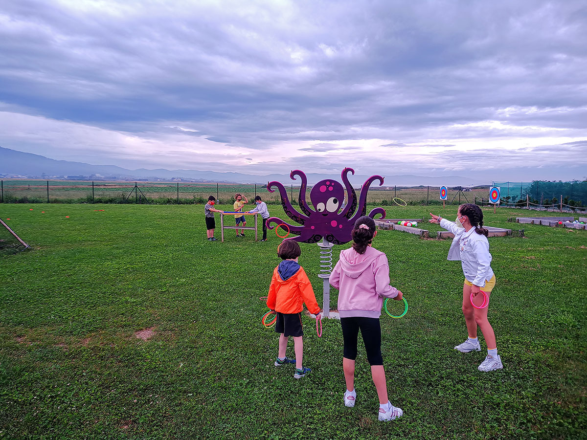 Pulpete pondrá a prueba vuestra puntería. A ver cuantos aros cuelas en sus patas locas!