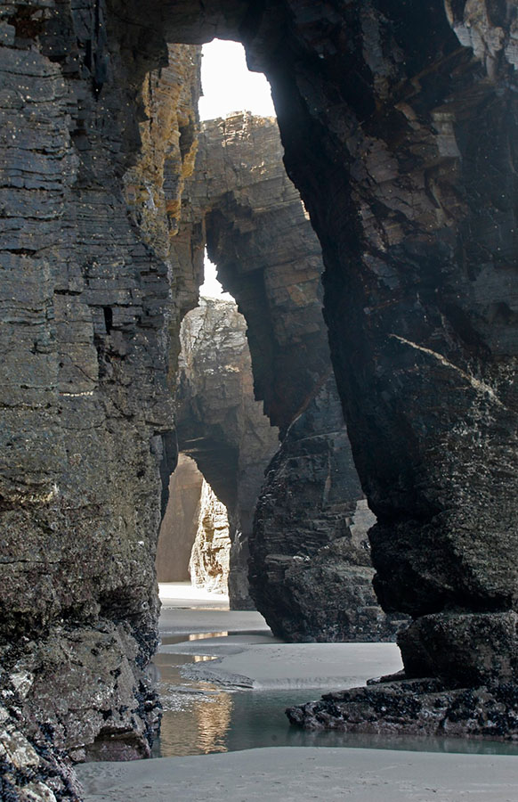 Famosa por estructura geológica que recuerda mucho a los arcos de una catedral. Pero hay también otras como Esteiro, Illas, Os castros, en las que pasar un fantástico día. Se recomienda consultar tabla de mareas para saber el espacio que habrá disponible para acomodarse.